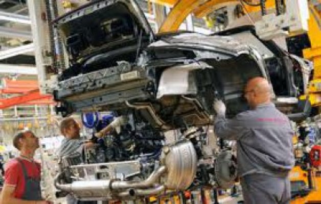 Porsche a suspendat producţia modelului Cayenne